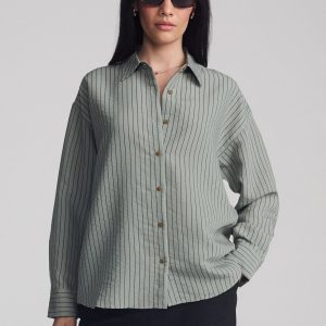 LUXE TOUCH TENCEL™ BUTTON-UP STRIPED SHIRT IN SEA SPRAY STRIPE